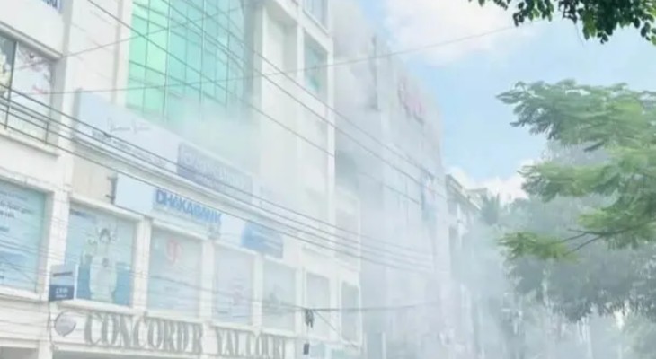 নিয়ন্ত্রণে রাজধানীর এপেক্স ভবনের আগুন